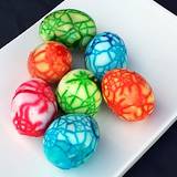 Make your own marbled Easter eggs